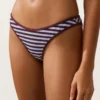 Figi bikini o średnim stopniu zakrycia z teksturowanym paskiem w kształcie litery U