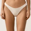 Figi Bikini o średnim stopniu zakrycia z wycięciem w kształcie litery U i fakturą bąbelkową