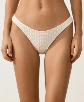 Figi Bikini o średnim stopniu zakrycia z wycięciem w kształcie litery U i fakturą bąbelkową Figi Bikini o średnim stopniu zakrycia z wycięciem w kształcie litery U i fakturą bąbelkową