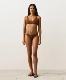Figi bikini o średnim stopniu zakrycia z wycięciem w kształcie litery U i marszczonym materiałem Figi bikini o średnim stopniu zakrycia z wycięciem w kształcie litery U i marszczonym materiałem