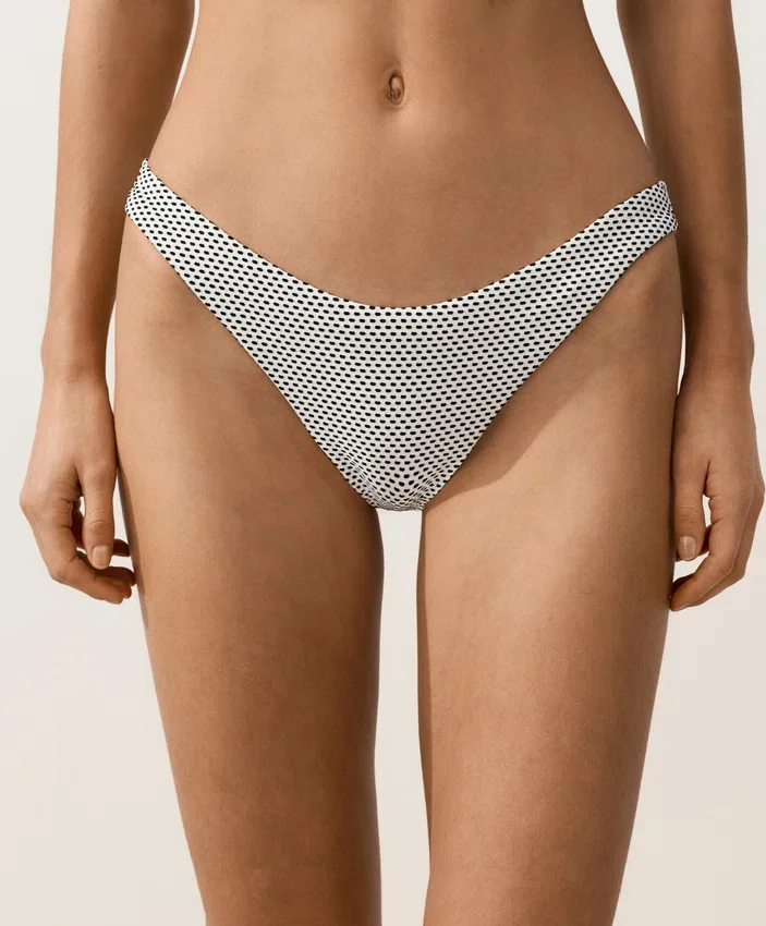 Figi bikini o średnim stopniu zakrycia z wycięciem w kształcie litery U z tkaniny żakardowej w groszki Figi bikini o średnim stopniu zakrycia z wycięciem w kształcie litery U z tkaniny żakardowej w groszki