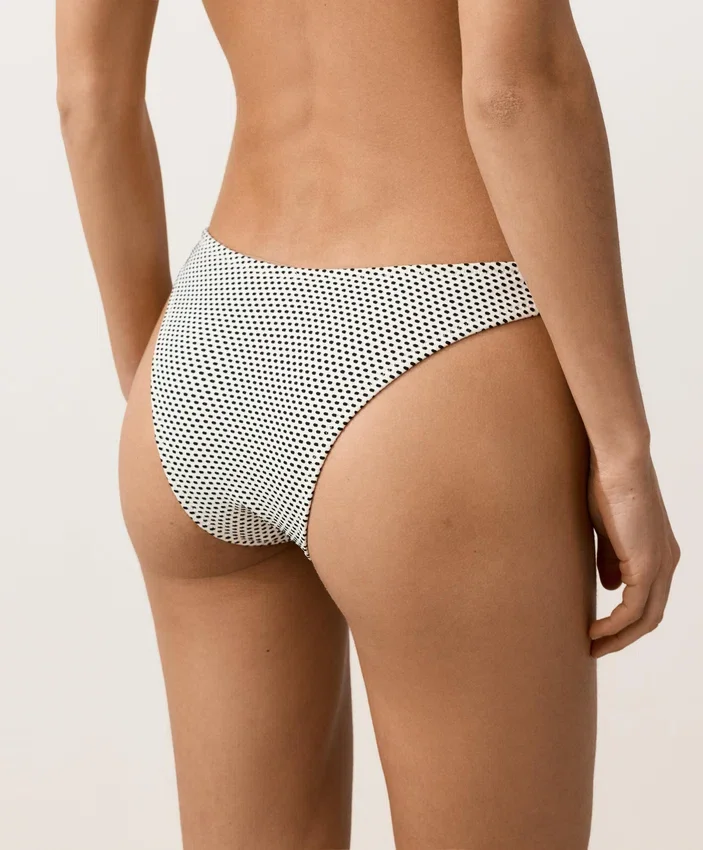 Figi bikini o średnim stopniu zakrycia z wycięciem w kształcie litery U z tkaniny żakardowej w groszki Figi bikini o średnim stopniu zakrycia z wycięciem w kształcie litery U z tkaniny żakardowej w groszki