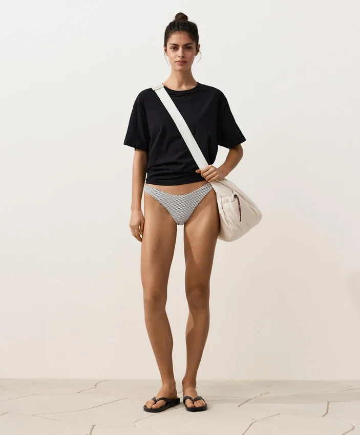 Figi bikini o średnim stopniu zakrycia z wycięciem w kształcie litery U z tkaniny żakardowej w groszki Figi bikini o średnim stopniu zakrycia z wycięciem w kształcie litery U z tkaniny żakardowej w groszki