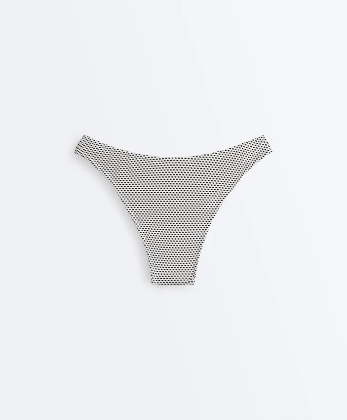 Figi bikini o średnim stopniu zakrycia z wycięciem w kształcie litery U z tkaniny żakardowej w groszki Figi bikini o średnim stopniu zakrycia z wycięciem w kształcie litery U z tkaniny żakardowej w groszki