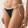 Fioletowe majtki Bikini o średnim stopniu zakrycia z kontrastową lamówką