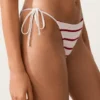 Fioletowe majtki bikini o średnim stopniu zakrycia z wiązaniem Fioletowe majtki bikini o średnim stopniu zakrycia z wiązaniem