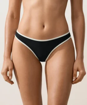 Fioletowe majtki bikini typu stringi z kontrastową lamówką Fioletowe majtki bikini typu stringi z kontrastową lamówką