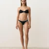 Fioletowe majtki bikini typu stringi z kontrastową lamówką Fioletowe majtki bikini typu stringi z kontrastową lamówką