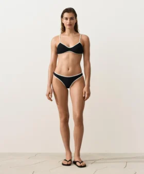 Fioletowe majtki bikini typu stringi z kontrastową lamówką Fioletowe majtki bikini typu stringi z kontrastową lamówką