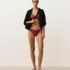 Geometryczny wzór żakardowy na górce bikini i wiązanie na szyi