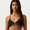 Górka bikini w kształcie trójkąta z lamówką i wiązaniem Górka bikini w kształcie trójkąta z lamówką i wiązaniem