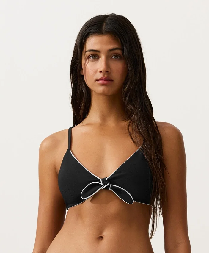 Górka bikini w kształcie trójkąta z lamówką i wiązaniem Górka bikini w kształcie trójkąta z lamówką i wiązaniem