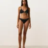 Górka bikini w kształcie trójkąta z lamówką i wiązaniem Górka bikini w kształcie trójkąta z lamówką i wiązaniem