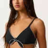 Górka bikini w kształcie trójkąta z lamówką i wiązaniem Górka bikini w kształcie trójkąta z lamówką i wiązaniem