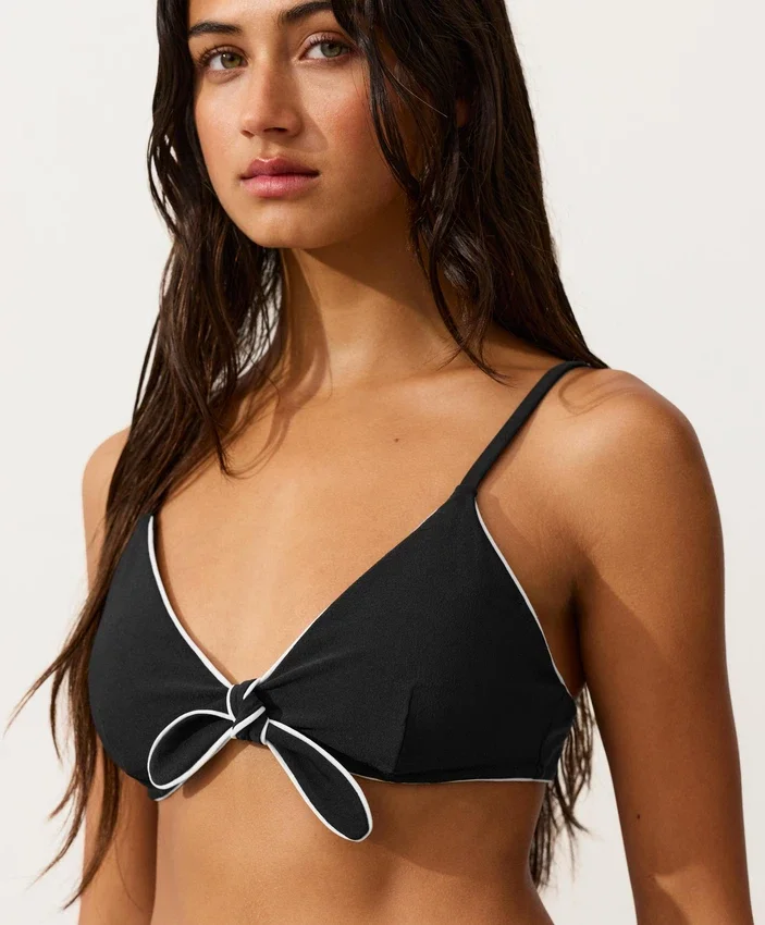 Górka bikini w kształcie trójkąta z lamówką i wiązaniem Górka bikini w kształcie trójkąta z lamówką i wiązaniem