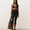 Górka bikini w kształcie trójkąta z lamówką i wiązaniem Górka bikini w kształcie trójkąta z lamówką i wiązaniem