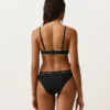 Górka bikini w kształcie trójkąta z lamówką i wiązaniem Górka bikini w kształcie trójkąta z lamówką i wiązaniem
