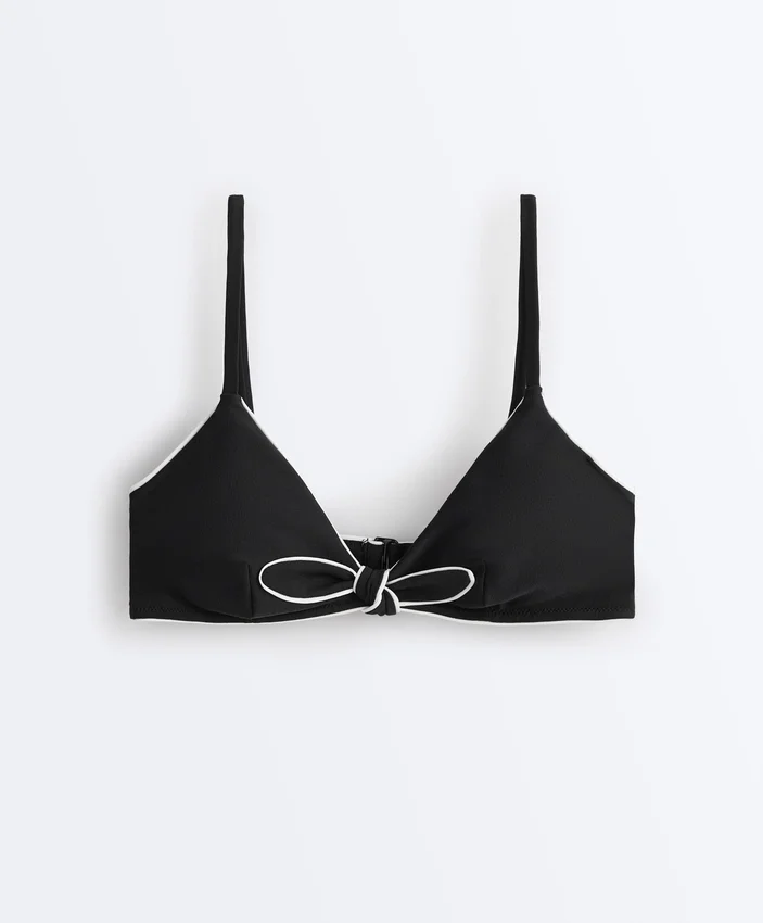 Górka bikini w kształcie trójkąta z lamówką i wiązaniem Górka bikini w kształcie trójkąta z lamówką i wiązaniem
