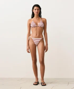 Górka bikini w trójkątnym kształcie z paskami w stylu szydełkowym Górka bikini w trójkątnym kształcie z paskami w stylu szydełkowym