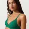 Górka bikini w trójkątnym kształcie z pikowania Górka bikini w trójkątnym kształcie z pikowania