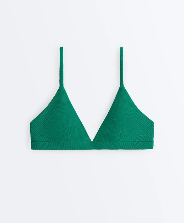 Górka bikini w trójkątnym kształcie z pikowania Górka bikini w trójkątnym kształcie z pikowania