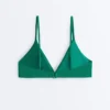 Górka bikini w trójkątnym kształcie z pikowania Górka bikini w trójkątnym kształcie z pikowania
