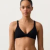 Górka bikini z wiązaniem z tyłu i dekoltem typu halter Górka bikini z wiązaniem z tyłu i dekoltem typu halter