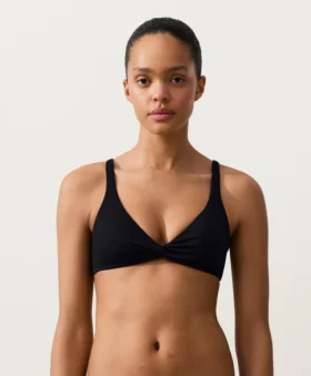 Górka bikini z wiązaniem z tyłu i dekoltem typu halter Górka bikini z wiązaniem z tyłu i dekoltem typu halter