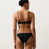 Górka bikini z wiązaniem z tyłu i dekoltem typu halter Górka bikini z wiązaniem z tyłu i dekoltem typu halter