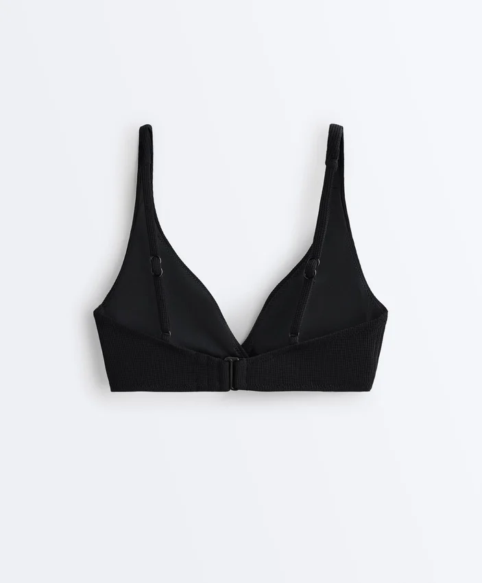 Górka bikini z wiązaniem z tyłu i dekoltem typu halter Górka bikini z wiązaniem z tyłu i dekoltem typu halter