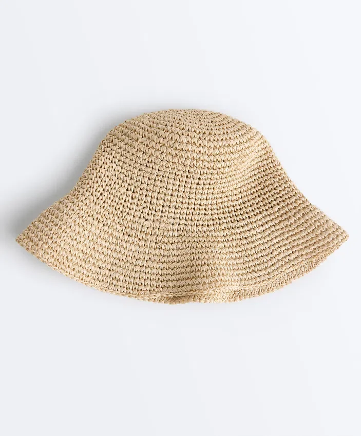 Kapelusz typu bucket z efektem rafii Kapelusz typu bucket z efektem rafii