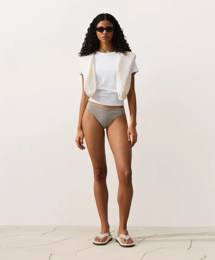 Klasyczne majtki bikini w paski Klasyczne majtki bikini w paski