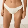 Klasyczne majtki bikini z dzianiny szydełkowej o fakturze bąbelkowej Klasyczne majtki bikini z dzianiny szydełkowej o fakturze bąbelkowej
