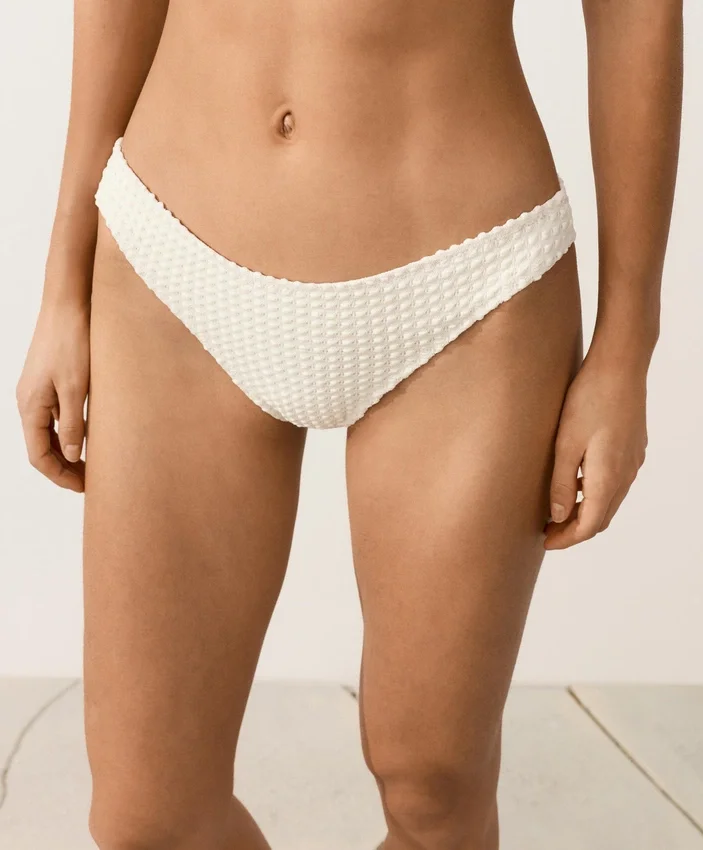 Klasyczne majtki bikini z dzianiny szydełkowej o fakturze bąbelkowej Klasyczne majtki bikini z dzianiny szydełkowej o fakturze bąbelkowej