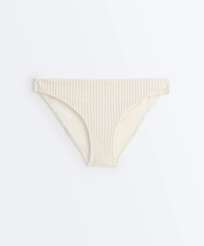 Klasyczne majtki bikini z dzianiny szydełkowej o fakturze bąbelkowej Klasyczne majtki bikini z dzianiny szydełkowej o fakturze bąbelkowej