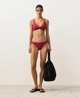 Geometryczny wzór żakardowy na górce bikini i wiązanie na szyi