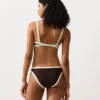 Top bikini w kształcie trójkąta z kontrastową lamówką Top bikini w kształcie trójkąta z kontrastową lamówką