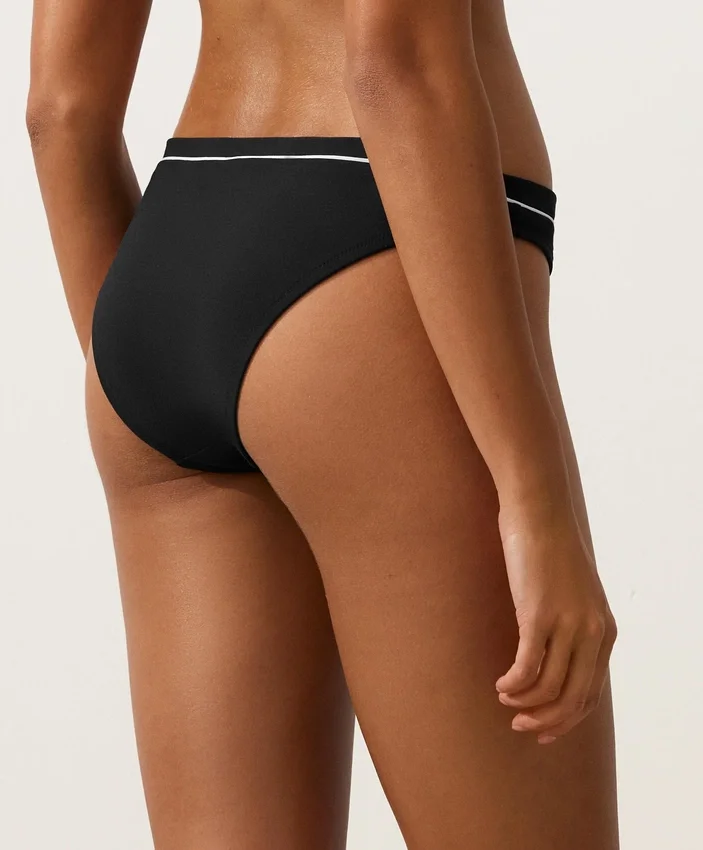 Klasyczne majtki bikini z lamówką Klasyczne majtki bikini z lamówką