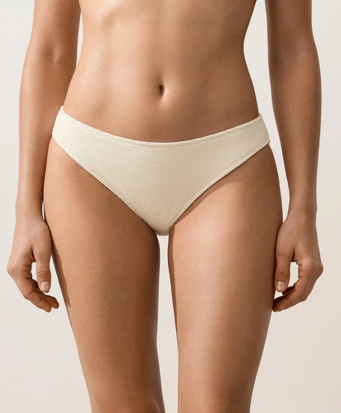 Klasyczne majtki bikini z marszczonego materiału Klasyczne majtki bikini z marszczonego materiału