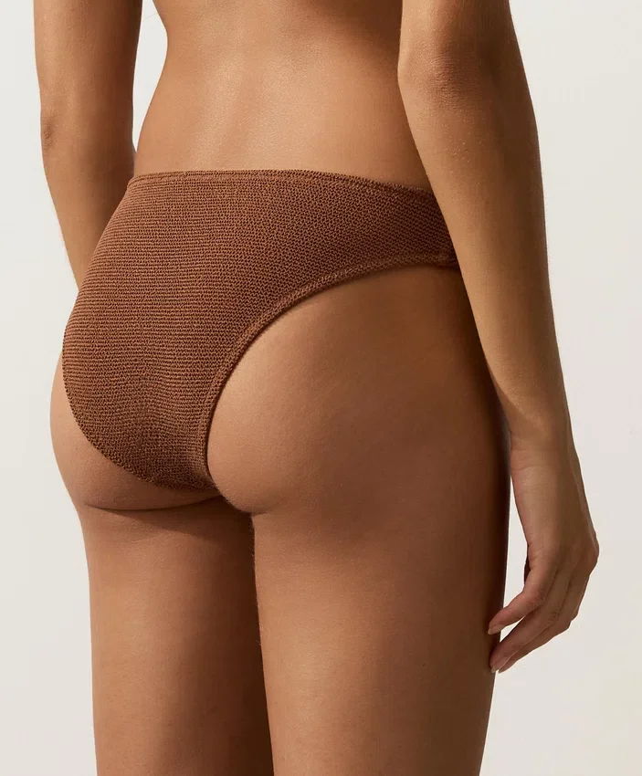 Klasyczne majtki bikini z marszczonego materiału Klasyczne majtki bikini z marszczonego materiału