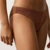 Klasyczne majtki bikini z marszczonego materiału Klasyczne majtki bikini z marszczonego materiału