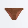 Klasyczne majtki bikini z marszczonego materiału Klasyczne majtki bikini z marszczonego materiału