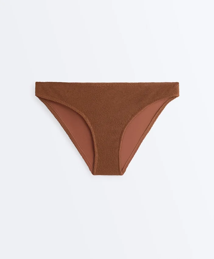 Klasyczne majtki bikini z marszczonego materiału Klasyczne majtki bikini z marszczonego materiału