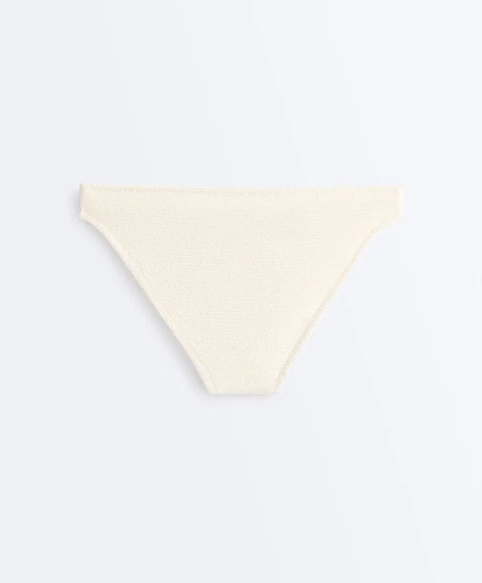 Klasyczne majtki bikini z marszczonego materiału Klasyczne majtki bikini z marszczonego materiału