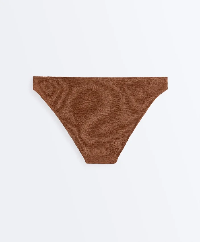 Klasyczne majtki bikini z marszczonego materiału Klasyczne majtki bikini z marszczonego materiału