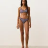 Top bikini z paskami i teksturą Top bikini z paskami i teksturą