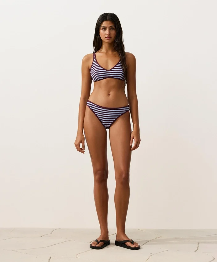 Top bikini z paskami i teksturą Top bikini z paskami i teksturą