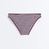 Klasyczne majtki bikini z teksturowanego materiału w paski Klasyczne majtki bikini z teksturowanego materiału w paski
