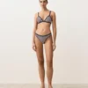 Górka bikini w trójkątnym kształcie z paskami o teksturze