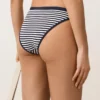 Klasyczne majtki bikini z teksturowanym paskiem Klasyczne majtki bikini z teksturowanym paskiem